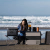 Growatt Solargenerator versorgt die Saftpresse und das Toasters für das Frühstück am Strand.
